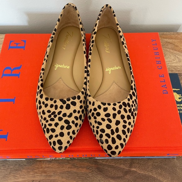 Trotters Estee Woven Flat - DARK TAN CHEETAH CALF HAIR - Picture 3 of 6